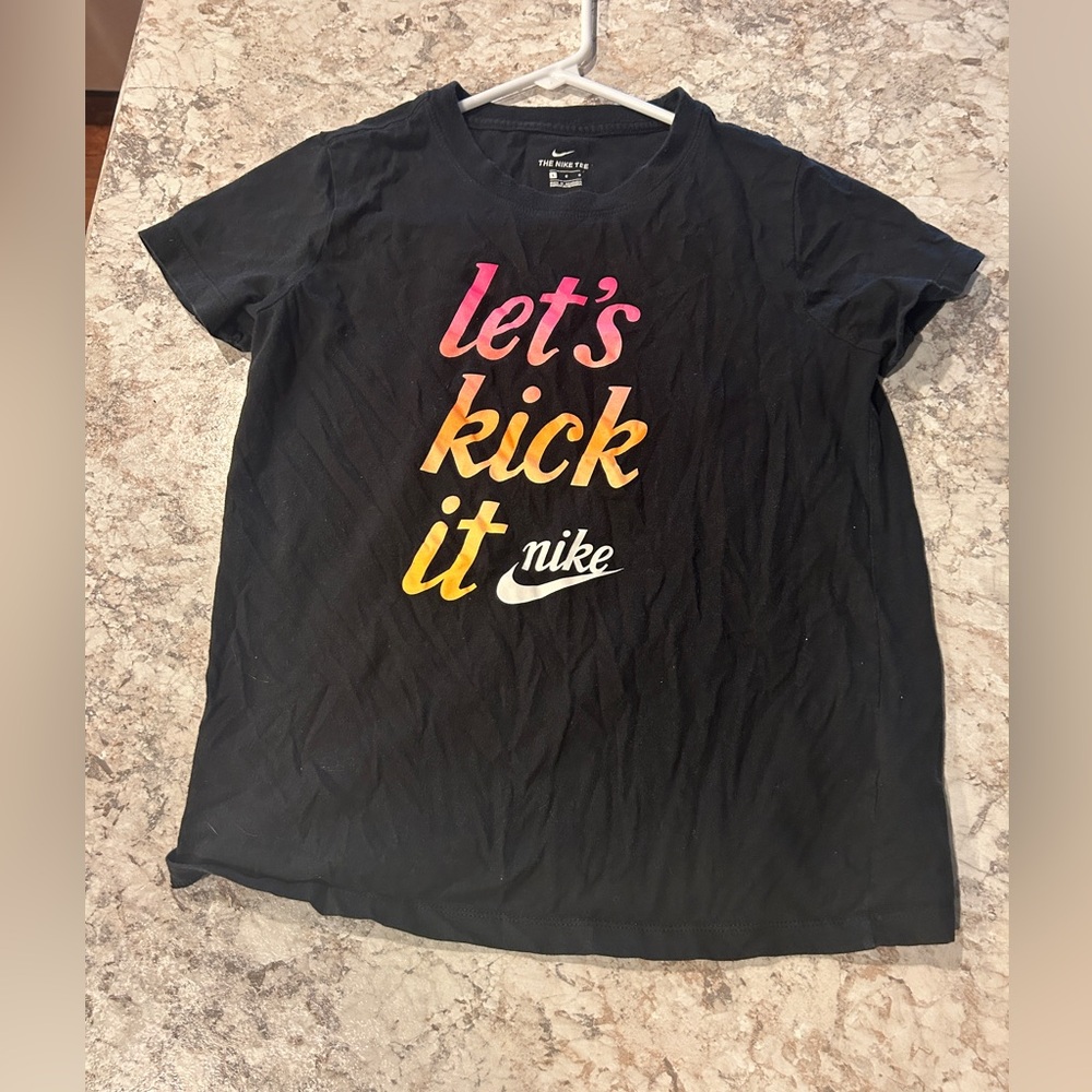 NIKE Girls Logo Graphic T-shirt Large